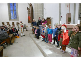 Sankt Martin Laternenumzug durch die Stadt (Foto: Karl-Franz Thiede)